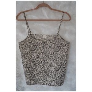 Super cute tank top! 🖤